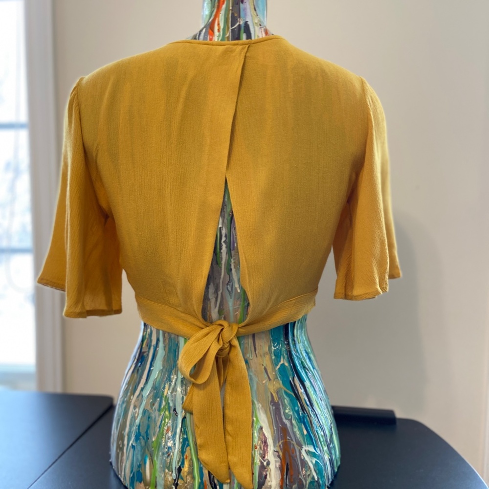 Pull&Bear Open-Back Crepe Crop Top– Size Small - Picture 2 of 9